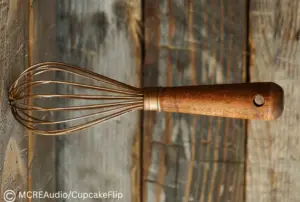 balloon whisk to whip buttercream frosting